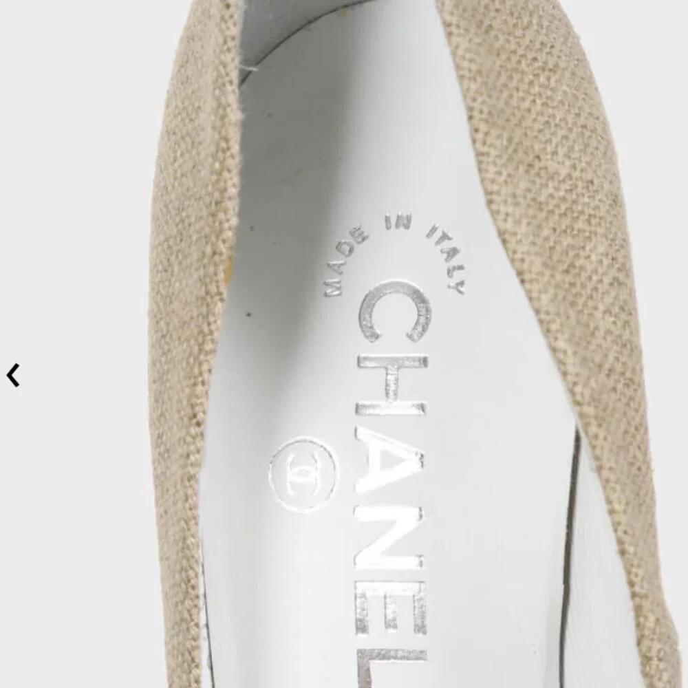 CHANEL 2015 Interlocking CC Logo Pumps Tan Black Toe Cap Heels - Picture 8 of 9